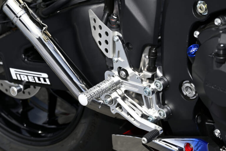 モリワキ バックステップKIT CBR600RR|変則2本出し”MD211VF管”復活! CBR600RR用モリワキ「ZERO GP ANO」