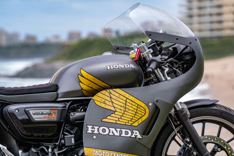 The Rocket Lion – Honda Motor Center León: Spain|「え、これがGB350Sなの?!」イタリアで作られた和ボバー・「Hachimanaan」は八幡の名がルーツ【欧州カスタム優勝車】
