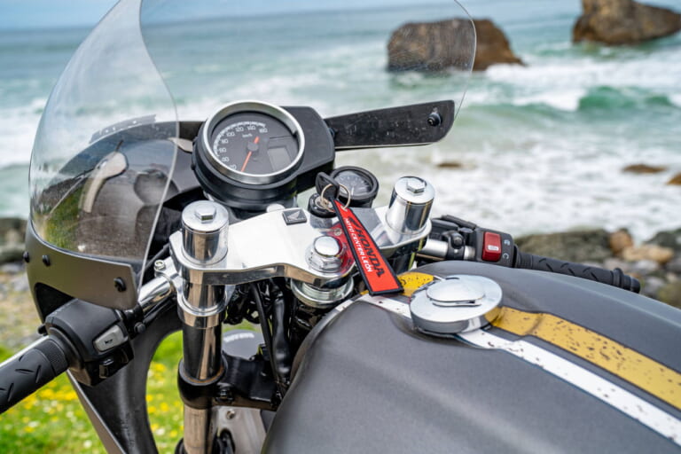 The Rocket Lion – Honda Motor Center León: Spain|「え、これがGB350Sなの?!」イタリアで作られた和ボバー・「Hachimanaan」は八幡の名がルーツ【欧州カスタム優勝車】