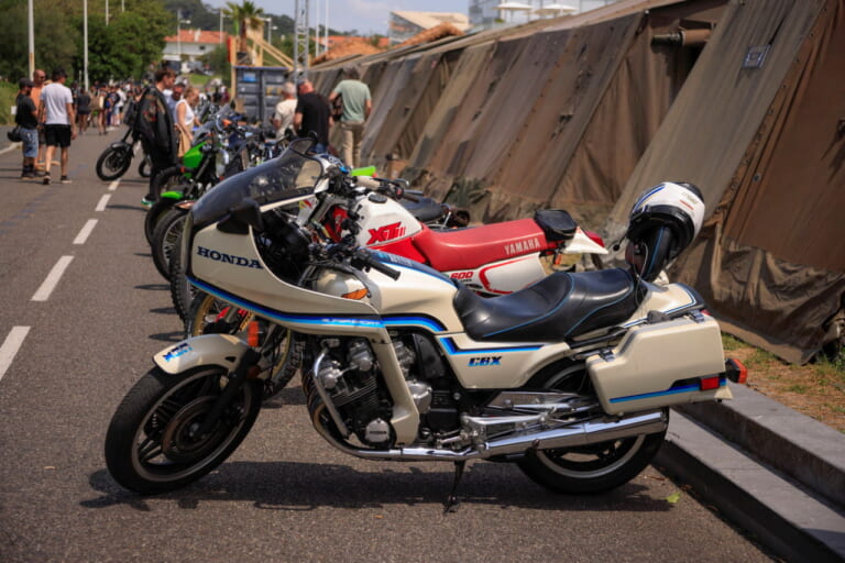 Wheels and Waves festival in Biarritz, France.｜「え、これ全部GB350Sなの?!」ホンダ公式カスタム祭り、今年は欧州7か国・11台の魔改造マシンから世界一を決める！