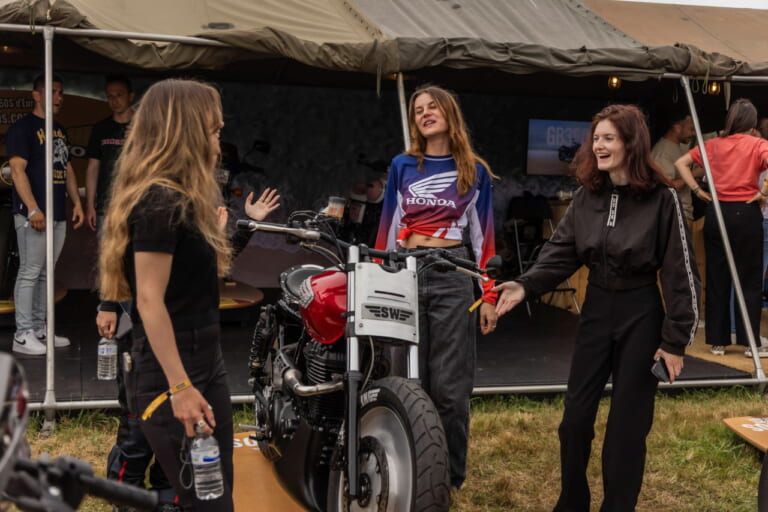 Wheels and Waves festival in Biarritz, France.｜「え、これ全部GB350Sなの?!」ホンダ公式カスタム祭り、今年は欧州7か国・11台の魔改造マシンから世界一を決める！
