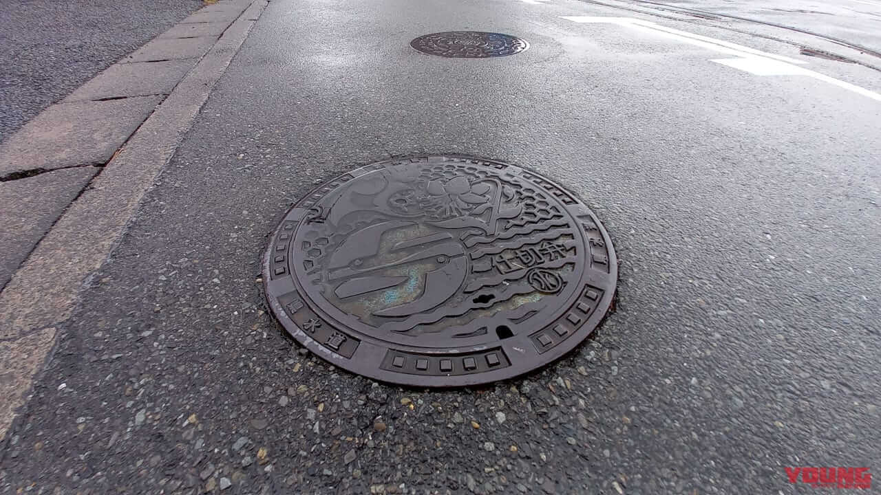 「梅雨でもバイク通勤/通学しなきゃ…」そんなときどうすれば安全? 気をつけるポイントと走り方を解説してみた|「梅雨でもバイク通勤/通学しなきゃ…」そんなときどうすれば安全? 気をつけるポイントと走り方を解説してみた