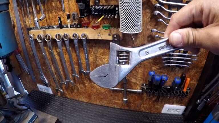 なぜ「猿」なの? 思わず人に話したくなる「モンキーレンチ」名前の由来を解説してみた(※諸説アリ)|なぜ「猿」なの? 思わず人に話したくなる「モンキーレンチ」名前の由来を解説してみた(※諸説アリ)