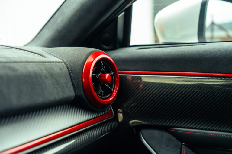 GT-R50 インテリア｜【超希少】わずか19台の「GT-R50」が1.8億円で落札! 幻の限定車に秘められた超絶性能とは?