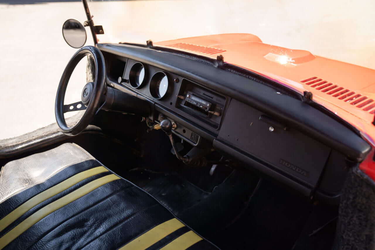インパネはノーマル流用｜【魔改造Nコロ】アメリカで爆走する”公道ゴーカート”!  ホンダN600 オープンカスタムがアツい