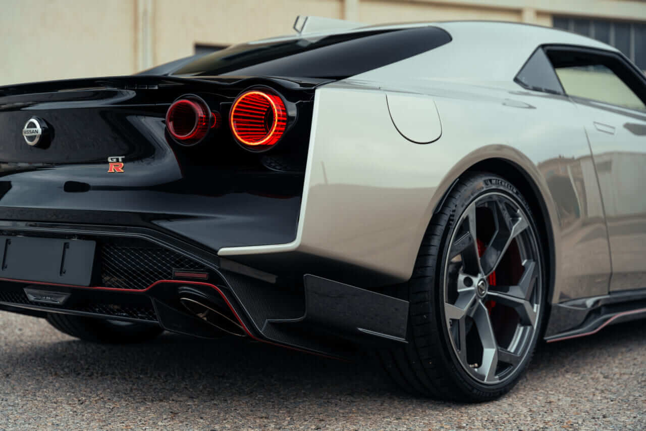 丸目テールランプ｜【超希少】わずか19台の「GT-R50」が1.8億円で落札! 幻の限定車に秘められた超絶性能とは?