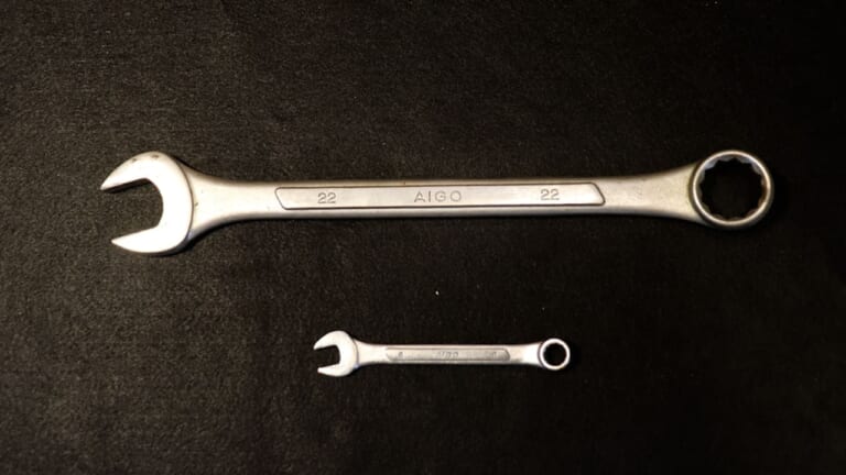 【バイクメンテナンス工具の疑問】スパナやレンチの長さ違いのなぜ。サイズごとの“絶妙な理由”とは|【バイクメンテ工具の疑問】スパナやレンチの長さ違いのなぜ。サイズごとの“絶妙な理由”とは