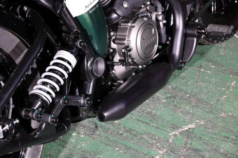 ベンダ|ナポレオンボブ250|水冷250cc・V型2気筒のカスタムクルーザー「BENDA ナポレオンボブ250」日本上陸ほぼ確! 独自のサスペンションを持つ怪マシン