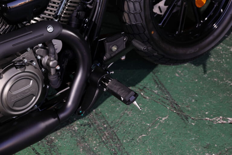 ベンダ｜ナポレオンボブ250｜水冷250cc・V型2気筒のカスタムクルーザー「BENDA ナポレオンボブ250」日本上陸ほぼ確！ 独自のサスペンションを持つ怪マシン