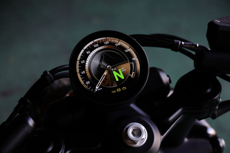 ベンダ｜ナポレオンボブ250｜水冷250cc・V型2気筒のカスタムクルーザー「BENDA ナポレオンボブ250」日本上陸ほぼ確！ 独自のサスペンションを持つ怪マシン