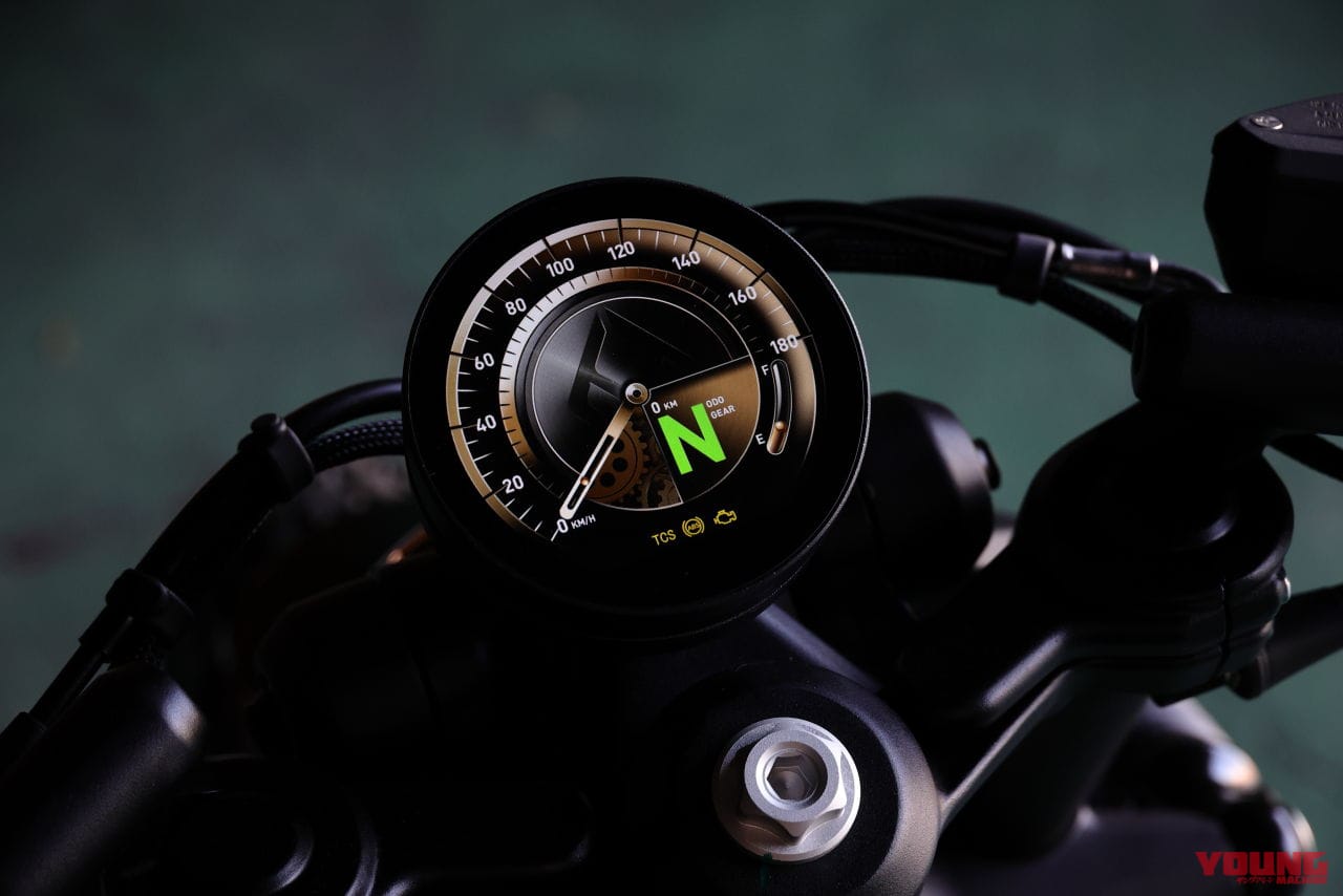 ベンダ|ナポレオンボブ250|水冷250cc・V型2気筒のカスタムクルーザー「BENDA ナポレオンボブ250」日本上陸ほぼ確! 独自のサスペンションを持つ怪マシン