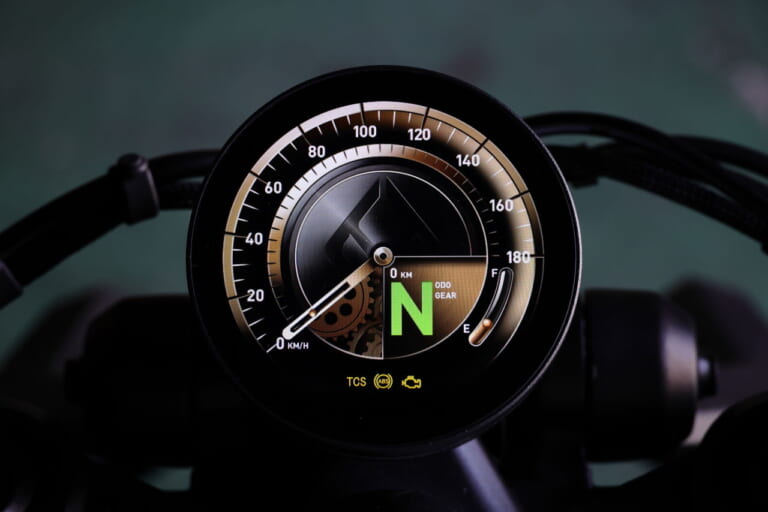 ベンダ｜ナポレオンボブ250｜水冷250cc・V型2気筒のカスタムクルーザー「BENDA ナポレオンボブ250」日本上陸ほぼ確！ 独自のサスペンションを持つ怪マシン