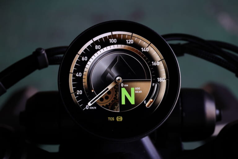 ベンダ｜ナポレオンボブ250｜水冷250cc・V型2気筒のカスタムクルーザー「BENDA ナポレオンボブ250」日本上陸ほぼ確！ 独自のサスペンションを持つ怪マシン