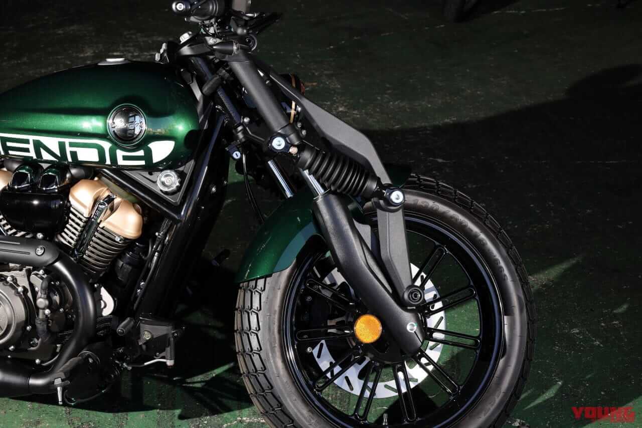 ベンダ|ナポレオンボブ250|水冷250cc・V型2気筒のカスタムクルーザー「BENDA ナポレオンボブ250」日本上陸ほぼ確! 独自のサスペンションを持つ怪マシン