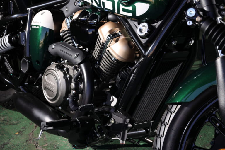 ベンダ|ナポレオンボブ250|水冷250cc・V型2気筒のカスタムクルーザー「BENDA ナポレオンボブ250」日本上陸ほぼ確! 独自のサスペンションを持つ怪マシン