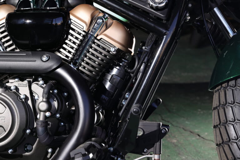ベンダ|ナポレオンボブ250|水冷250cc・V型2気筒のカスタムクルーザー「BENDA ナポレオンボブ250」日本上陸ほぼ確! 独自のサスペンションを持つ怪マシン