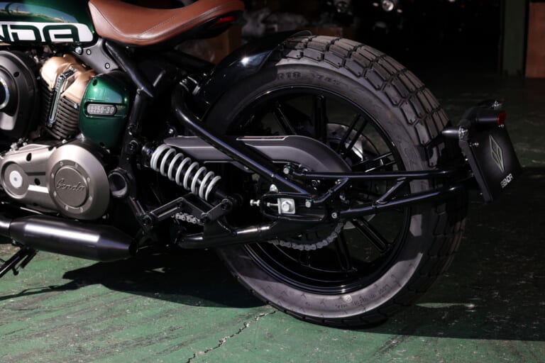 ベンダ｜ナポレオンボブ250｜水冷250cc・V型2気筒のカスタムクルーザー「BENDA ナポレオンボブ250」日本上陸ほぼ確！ 独自のサスペンションを持つ怪マシン