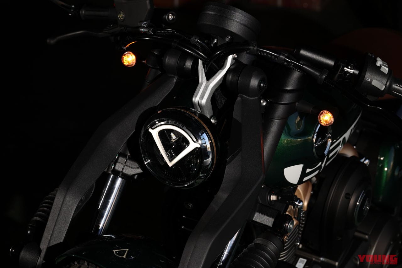 ベンダ|ナポレオンボブ250|水冷250cc・V型2気筒のカスタムクルーザー「BENDA ナポレオンボブ250」日本上陸ほぼ確! 独自のサスペンションを持つ怪マシン