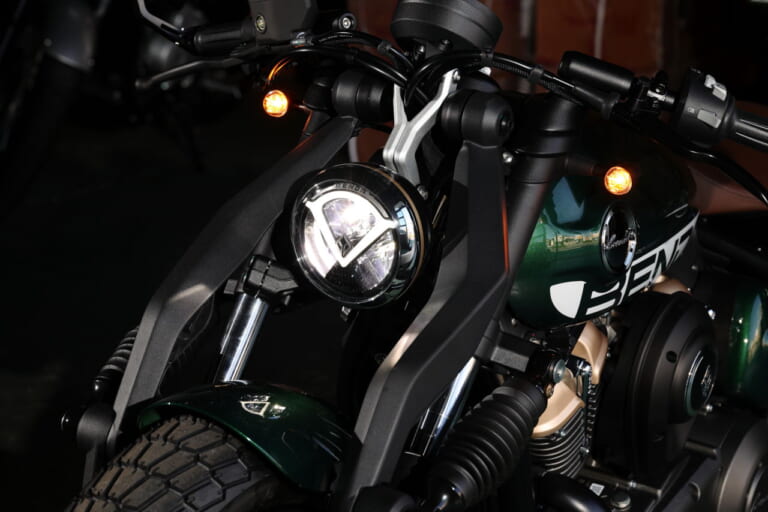 ベンダ|ナポレオンボブ250|水冷250cc・V型2気筒のカスタムクルーザー「BENDA ナポレオンボブ250」日本上陸ほぼ確! 独自のサスペンションを持つ怪マシン