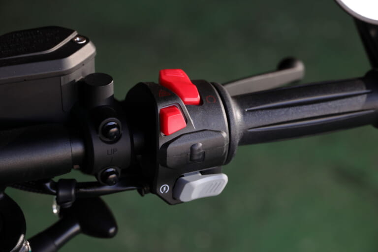 ベンダ|ナポレオンボブ250|水冷250cc・V型2気筒のカスタムクルーザー「BENDA ナポレオンボブ250」日本上陸ほぼ確! 独自のサスペンションを持つ怪マシン