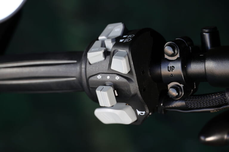 ベンダ|ナポレオンボブ250|水冷250cc・V型2気筒のカスタムクルーザー「BENDA ナポレオンボブ250」日本上陸ほぼ確! 独自のサスペンションを持つ怪マシン