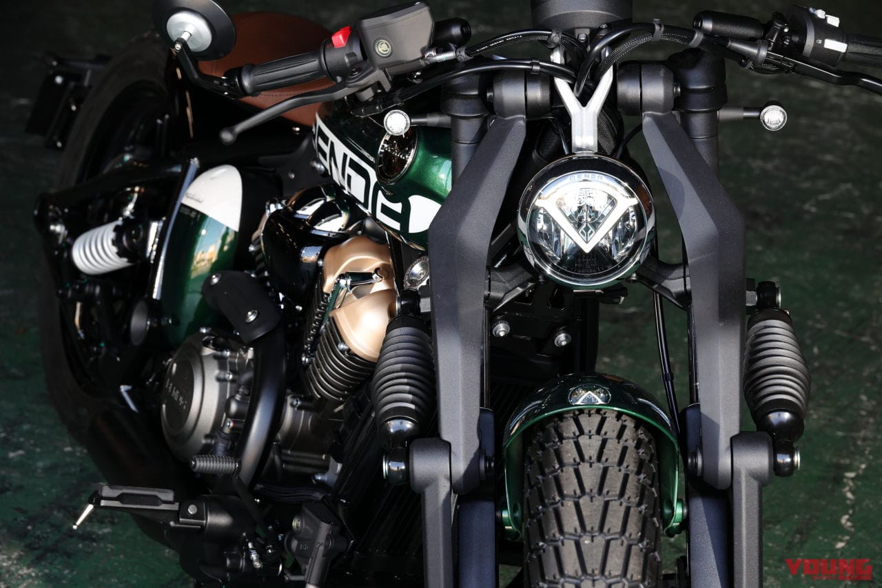 ベンダ|ナポレオンボブ250|水冷250cc・V型2気筒のカスタムクルーザー「BENDA ナポレオンボブ250」日本上陸ほぼ確! 独自のサスペンションを持つ怪マシン
