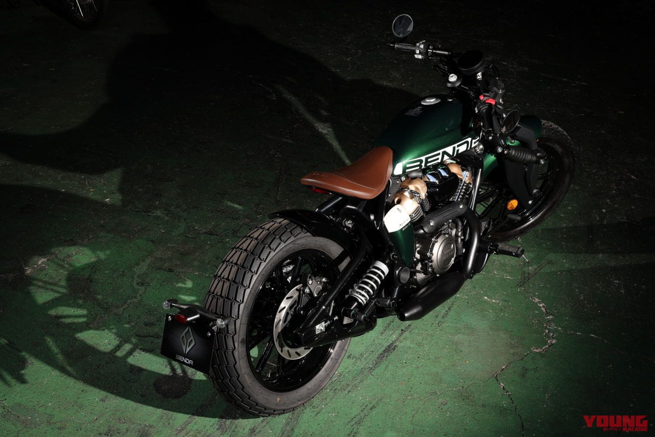 ベンダ|ナポレオンボブ250|水冷250cc・V型2気筒のカスタムクルーザー「BENDA ナポレオンボブ250」日本上陸ほぼ確! 独自のサスペンションを持つ怪マシン