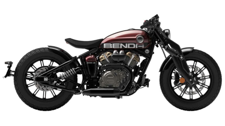 ベンダ|ナポレオンボブ250|水冷250cc・V型2気筒のカスタムクルーザー「BENDA ナポレオンボブ250」日本上陸ほぼ確! 独自のサスペンションを持つ怪マシン