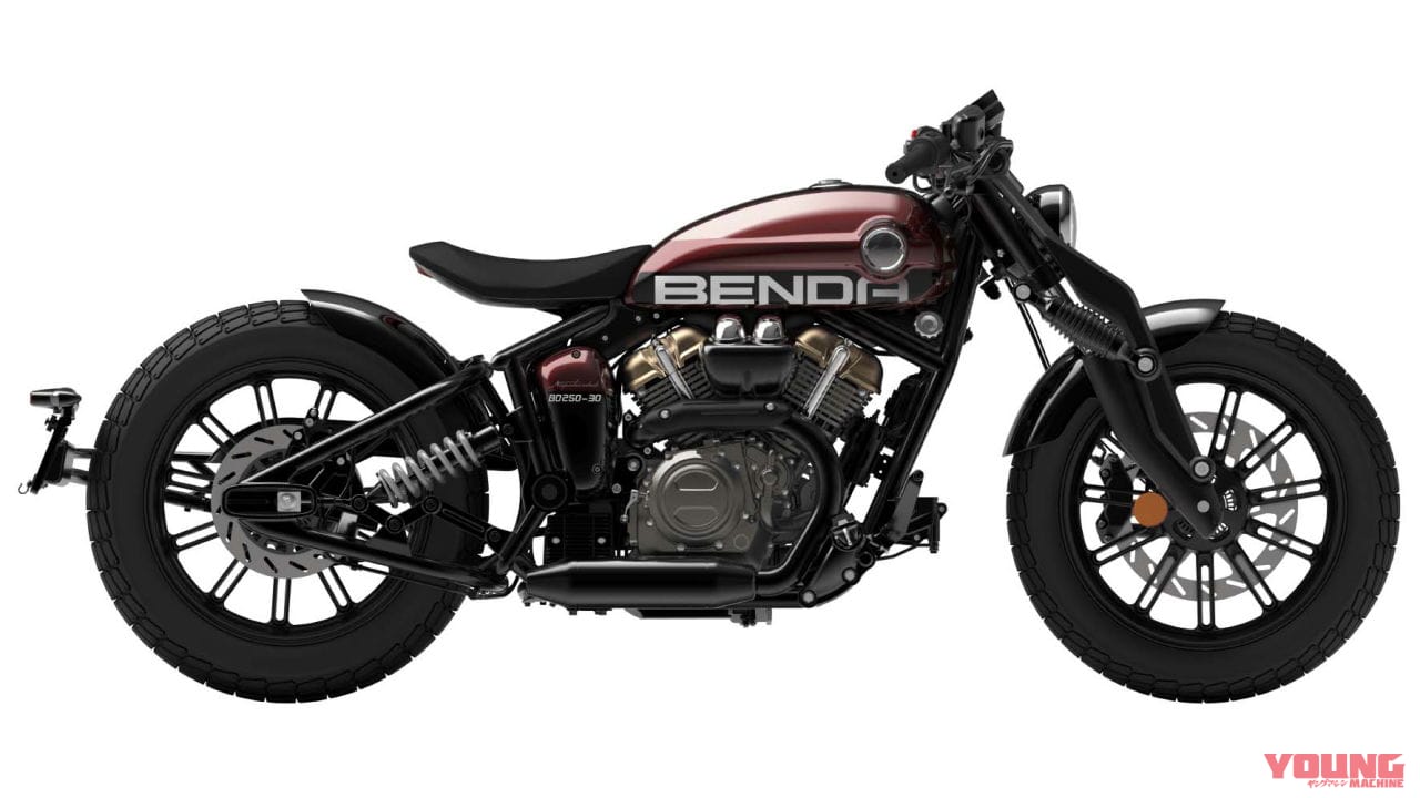 ベンダ｜ナポレオンボブ250｜水冷250cc・V型2気筒のカスタムクルーザー「BENDA ナポレオンボブ250」日本上陸ほぼ確！ 独自のサスペンションを持つ怪マシン