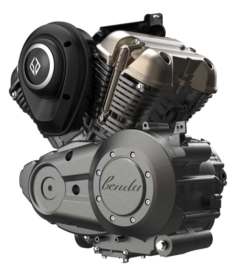 ベンダ|ナポレオンボブ250|水冷250cc・V型2気筒のカスタムクルーザー「BENDA ナポレオンボブ250」日本上陸ほぼ確! 独自のサスペンションを持つ怪マシン