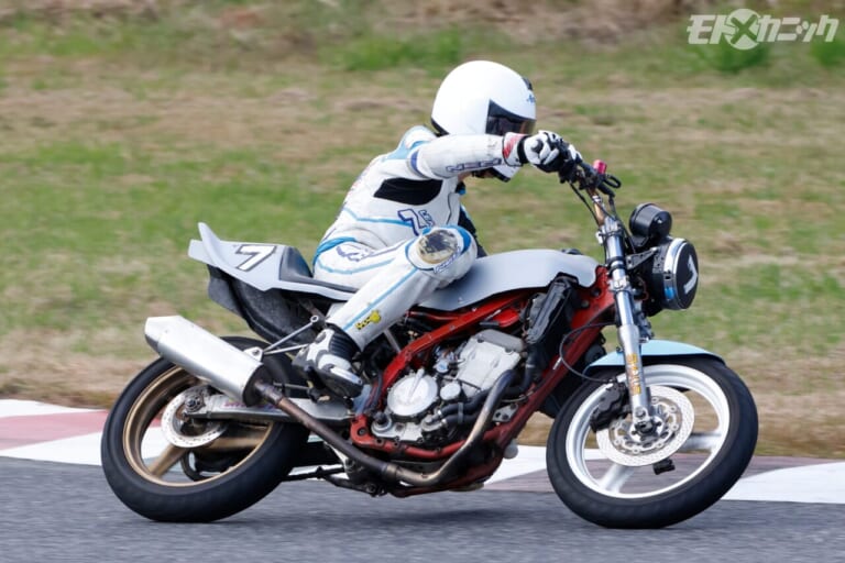 BOST｜走行｜KAWASAKI KLX250SR｜[旧車サーキット走行会] アストライドB.O.S.T.：第1回にして大盛況! シングル＆ツインオーナーが大挙エントリー