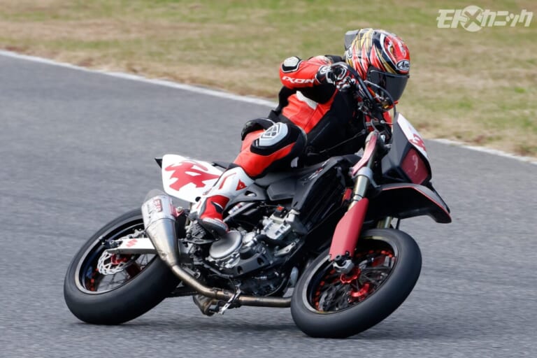 BOST｜走行｜SUZUKI DRZ400SM｜[旧車サーキット走行会] アストライドB.O.S.T.：第1回にして大盛況! シングル＆ツインオーナーが大挙エントリー