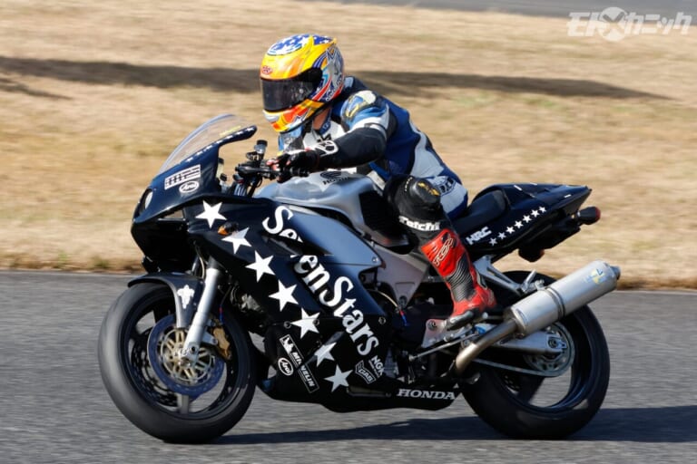 BOST｜走行｜HONDA VTR1000F｜[旧車サーキット走行会] アストライドB.O.S.T.：第1回にして大盛況! シングル＆ツインオーナーが大挙エントリー