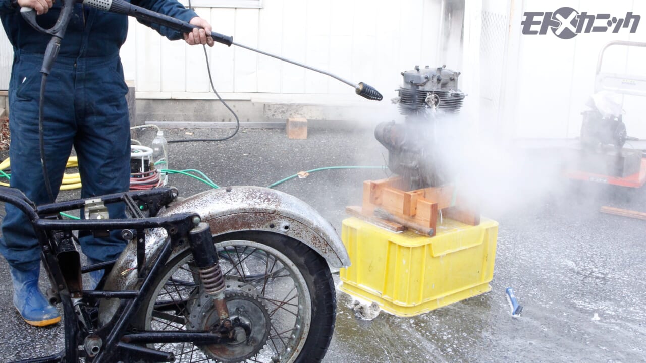 ｜[バイクメンテDIY] 激しい汚れは洗剤選びから。高性能ケミカルで“お悩み”解消!〈BAN-ZI MUD MAX〉