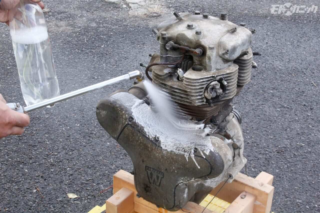 ｜[バイクメンテDIY] 激しい汚れは洗剤選びから。高性能ケミカルで“お悩み”解消!〈BAN-ZI MUD MAX〉