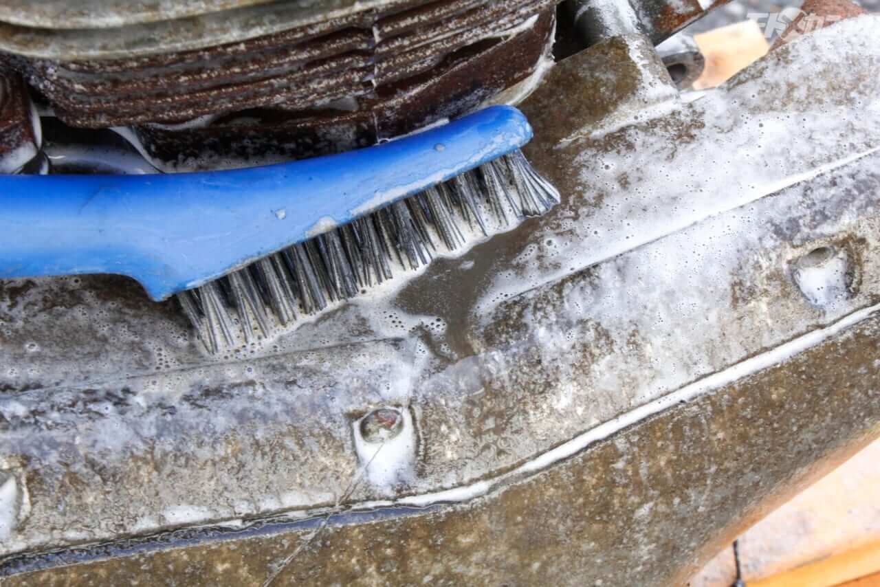 ｜[バイクメンテDIY] 激しい汚れは洗剤選びから。高性能ケミカルで“お悩み”解消!〈BAN-ZI MUD MAX〉