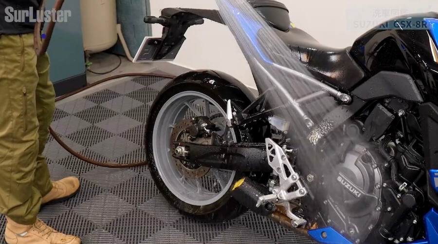 シュアラスター洗車図鑑｜GSX-8R｜【洗車図鑑】車種別バイクの洗い方教えます：新世代ミドルクラススポーツバイク・スズキGSX-8R編