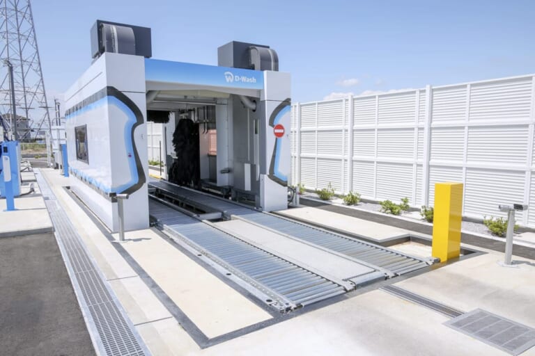 ドライブスルー|令和の最新洗車場はバイクに最適! 手軽にピカピカ【D-Wash体験レポート】 | クロスカブ110はキレイになるか?!