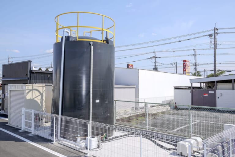 純水タンク｜令和の最新洗車場はバイクに最適! 手軽にピカピカ【D-Wash体験レポート】 | クロスカブ110はキレイになるか?!