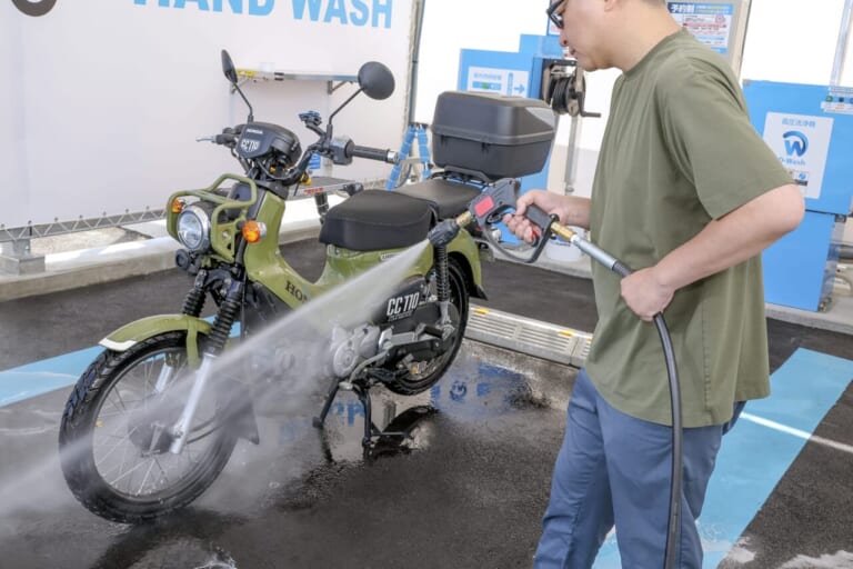 高圧洗浄機｜令和の最新洗車場はバイクに最適! 手軽にピカピカ【D-Wash体験レポート】 | クロスカブ110はキレイになるか?!