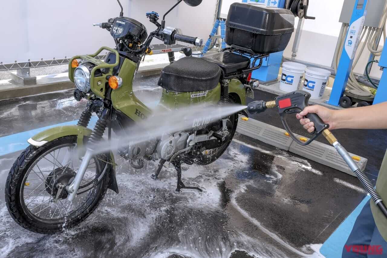 洗剤も無料で用意｜令和の最新洗車場はバイクに最適! 手軽にピカピカ【D-Wash体験レポート】 | クロスカブ110はキレイになるか?!