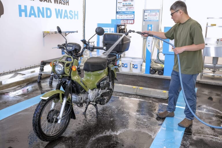 シャワー｜令和の最新洗車場はバイクに最適! 手軽にピカピカ【D-Wash体験レポート】 | クロスカブ110はキレイになるか?!