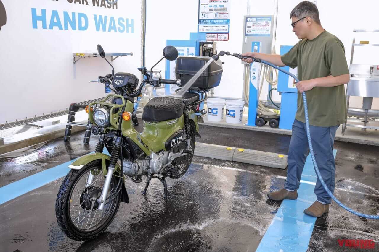 シャワー|令和の最新洗車場はバイクに最適! 手軽にピカピカ【D-Wash体験レポート】 | クロスカブ110はキレイになるか?!