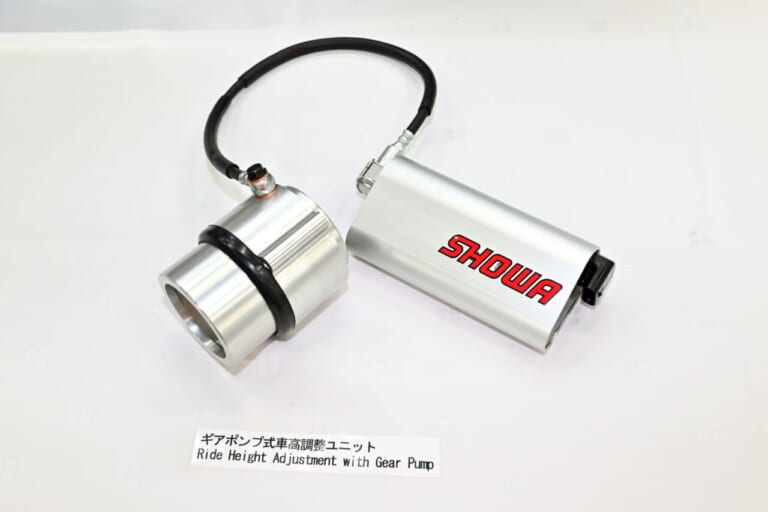 Astemo|SHOWA EERA Gen2|SHOWAの『後付け可能』な新世代サスペンションが凄い! 足着き改善の自動車高調整もギヤ式に進化【Astemoテックショー2025】