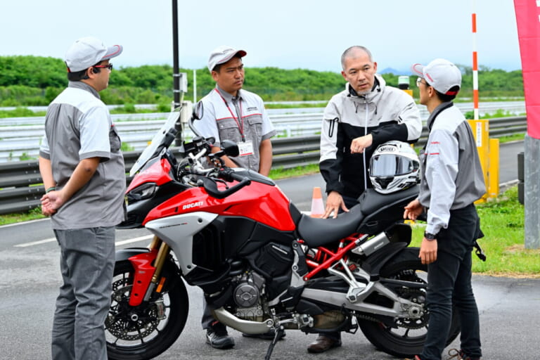 Astemo|SHOWA EERA Gen2|SHOWAの『後付け可能』な新世代サスペンションが凄い! 足着き改善の自動車高調整もギヤ式に進化【Astemoテックショー2025】