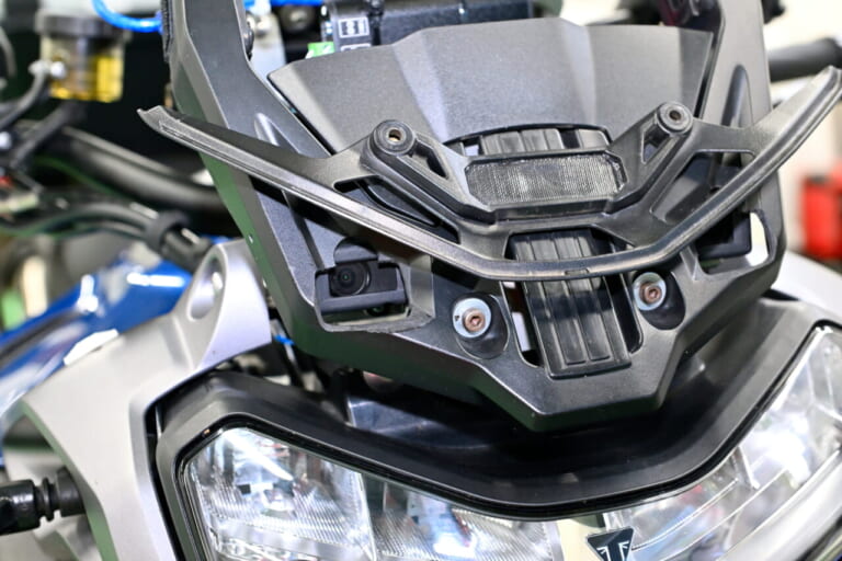 二輪ADASコンセプト|SHOWAの『後付け可能』な新世代サスペンションが凄い! 足着き改善の自動車高調整もギヤ式に進化【Astemoテックショー2025】