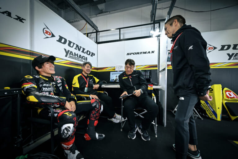 ファインダー越しに見た長島哲太×ダンロップの挑戦|真弓悟史|序盤のトップ走行は奇策か、当然か──ファインダー越しに見た長島哲太×ダンロップの挑戦2025