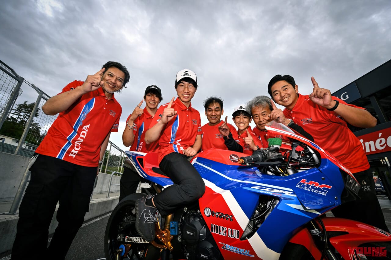 ファインダー越しに見た長島哲太×ダンロップの挑戦|真弓悟史|序盤のトップ走行は奇策か、当然か──ファインダー越しに見た長島哲太×ダンロップの挑戦2025