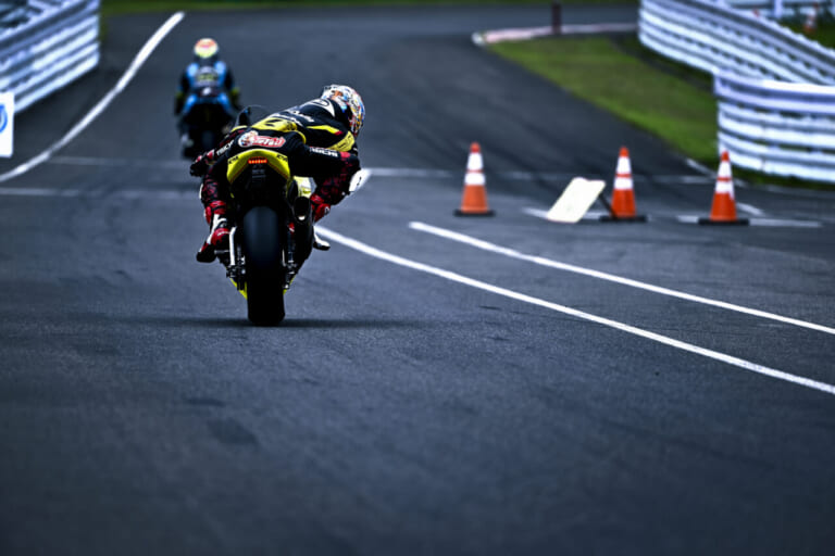 ファインダー越しに見た長島哲太×ダンロップの挑戦|真弓悟史|序盤のトップ走行は奇策か、当然か──ファインダー越しに見た長島哲太×ダンロップの挑戦2025