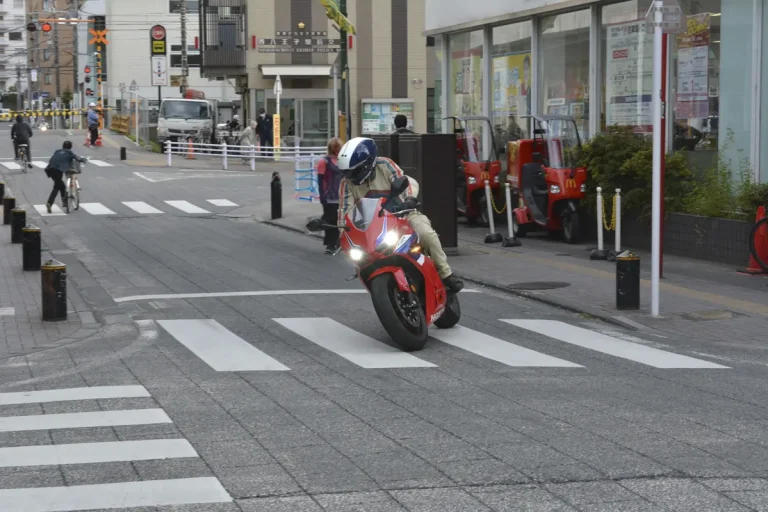 ホンダCBR650R E-Clutch｜[ホンダCBR650R E-Clutch] ストリート＆ワインディング試乗レポート【もうマニュアルクラッチに戻れる気がしない】